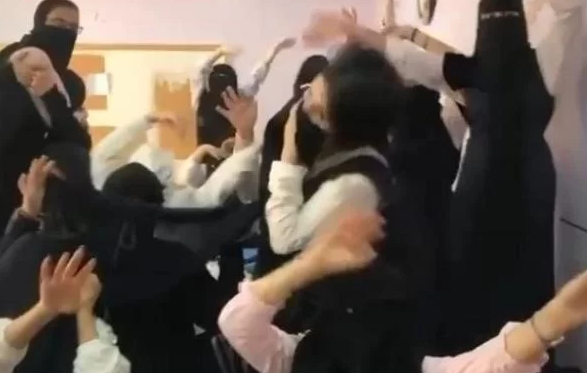 شاهد فيديو رقص طالبات داخل فصل دراسي في السعودية